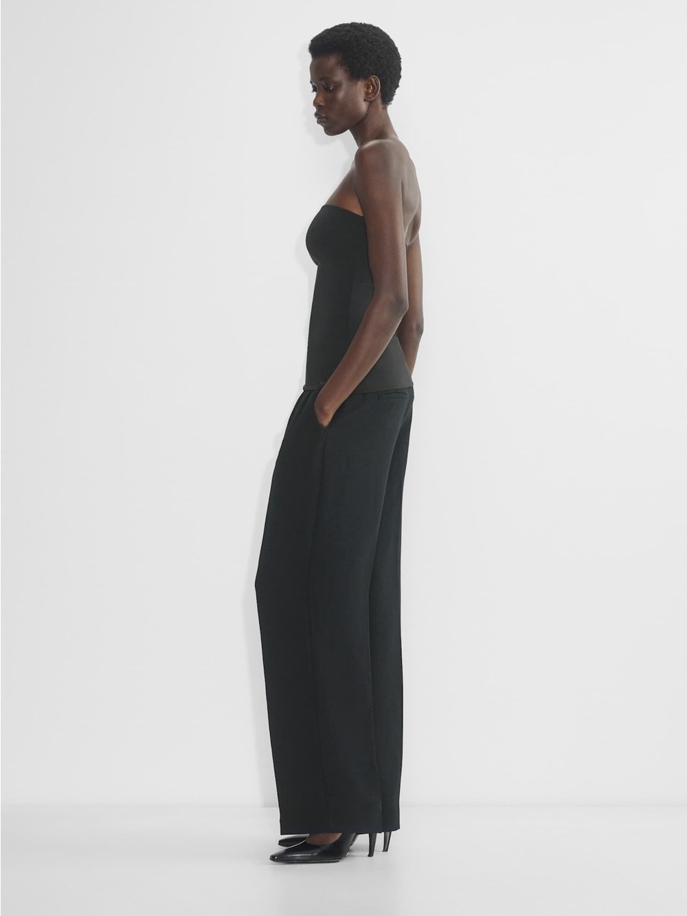 Aritzia Original Contour Hip Tube Top in black, size small - Picture 3 of 5